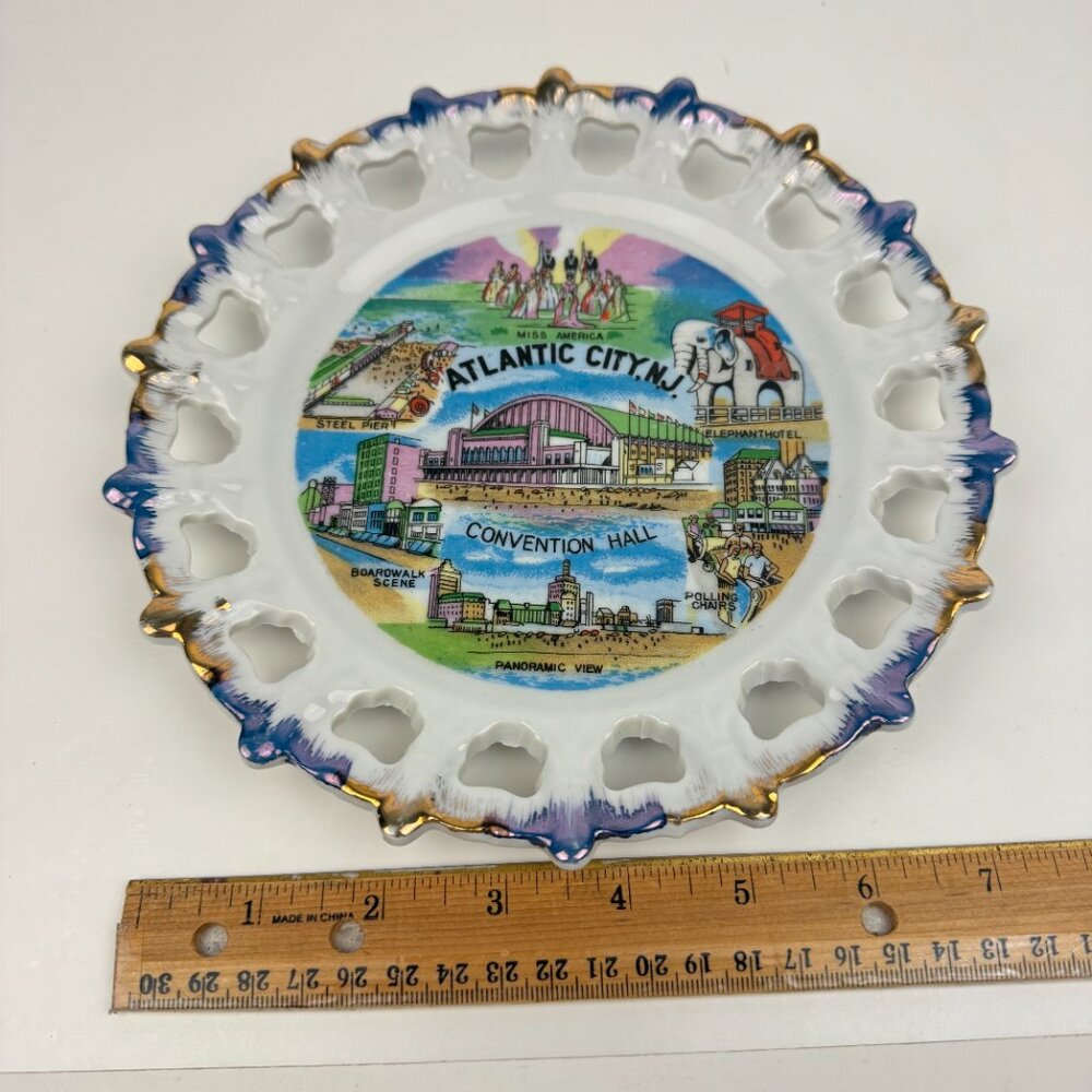 Vtg Atlantic City New Jersey Souvenir Decor Plateโ Gold Accents 8 inch diameter